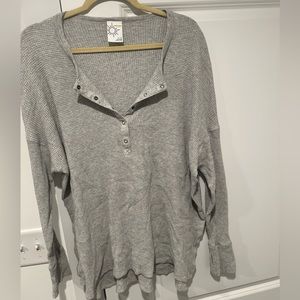 Grey aerie waffle knit top with snap buttons